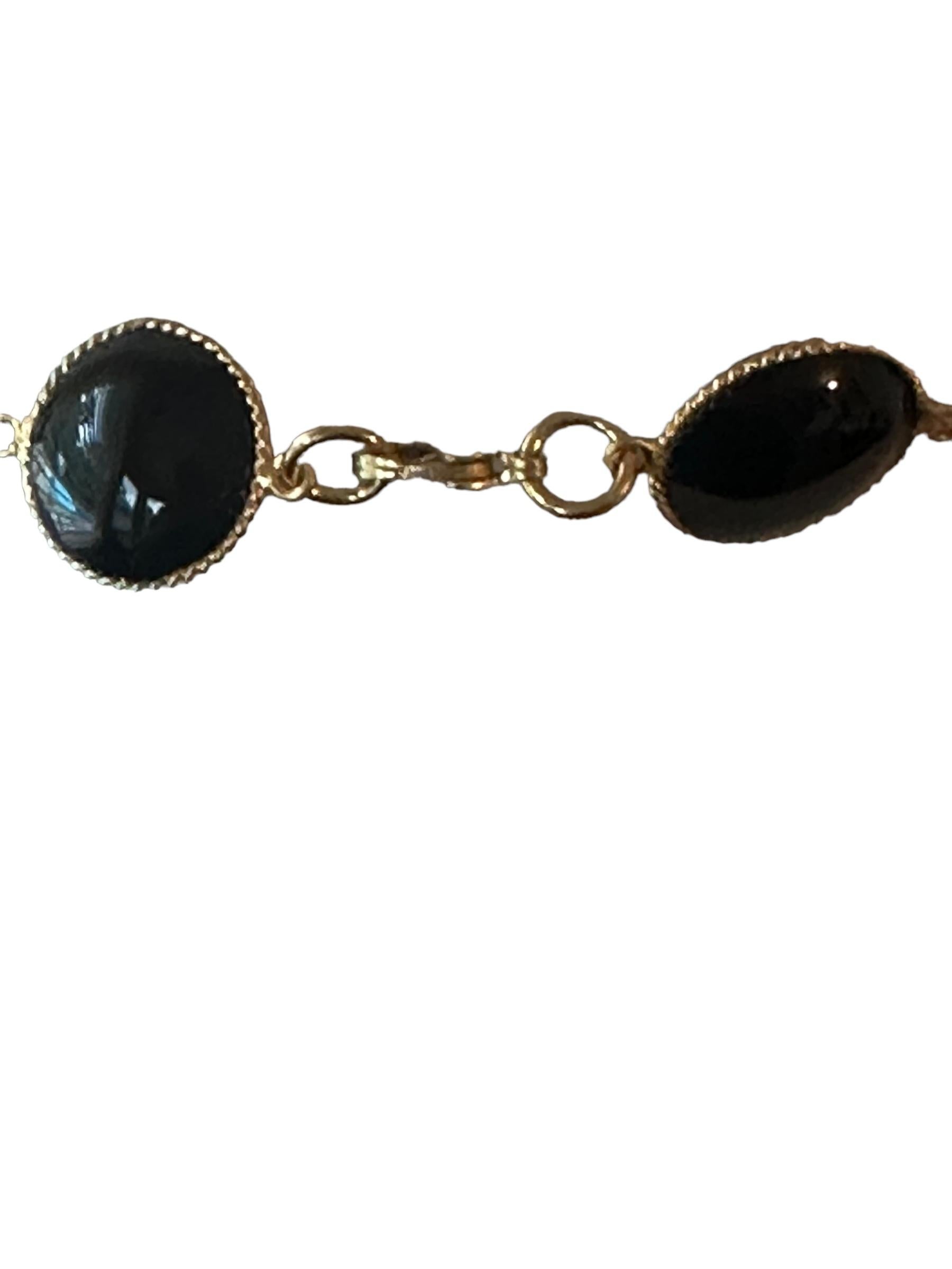 Pate De Verre Noir Sautoir Avec Fil Doré Neuf - En vente à Virginia Beach, VA