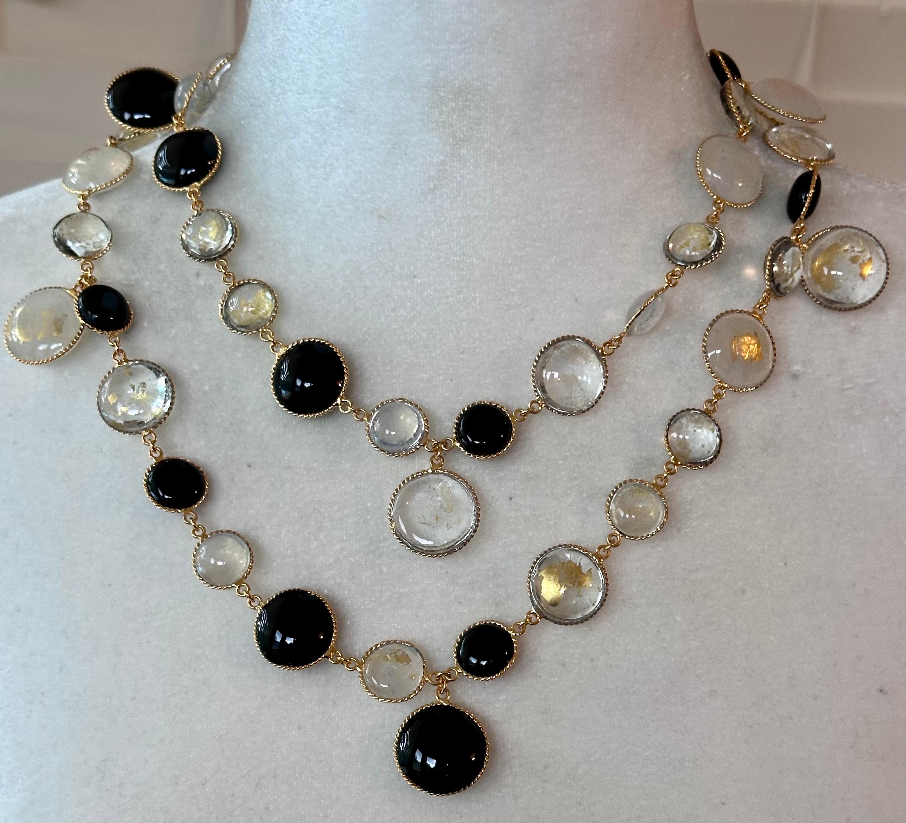 Pate De Verre Noir Sautoir Avec Fil Doré en vente 4