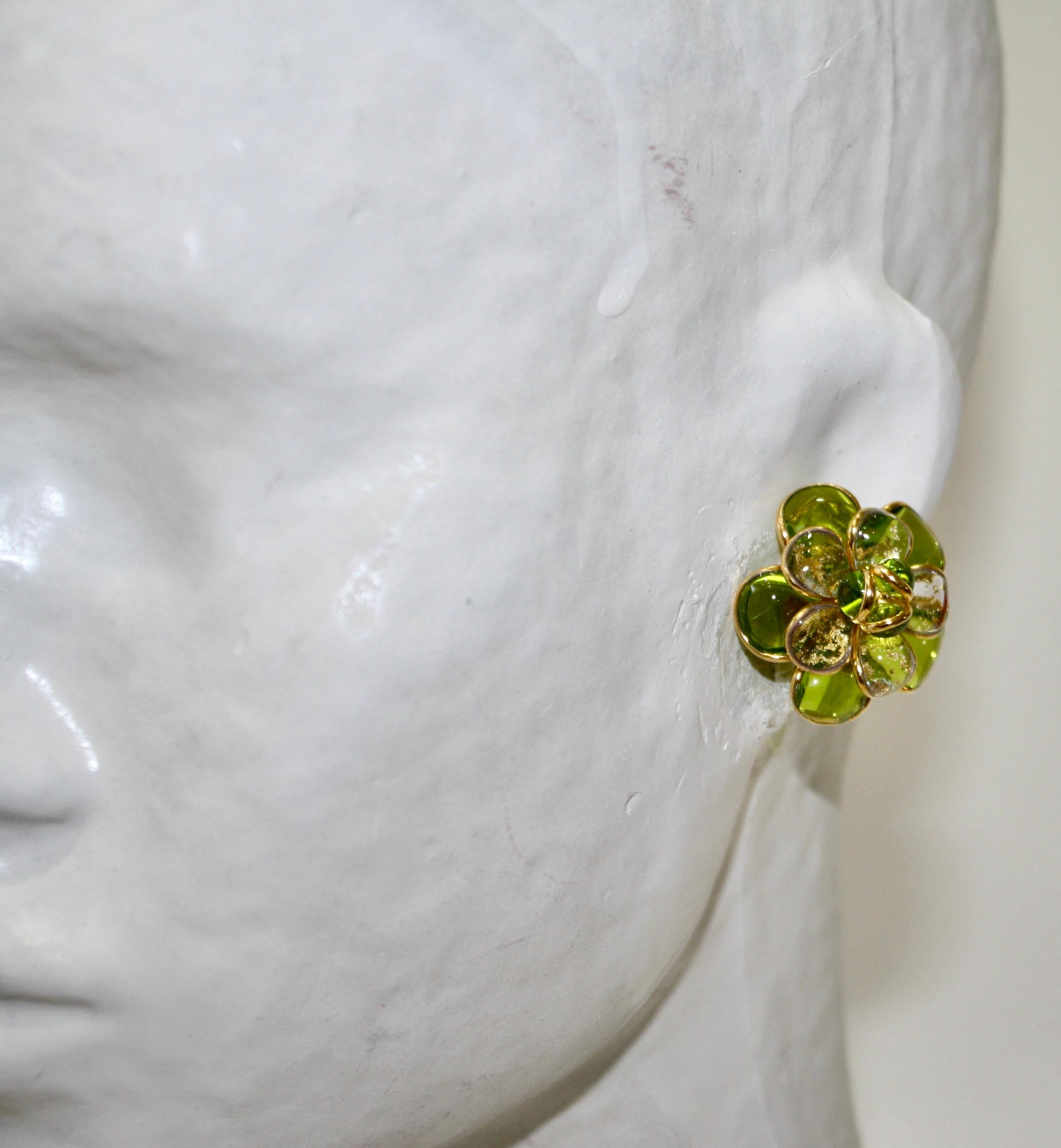 Pate de Verre Camélia Clip Earrings  In New Condition In Virginia Beach, VA