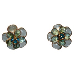 Pate de verre Camélia clip Earrings