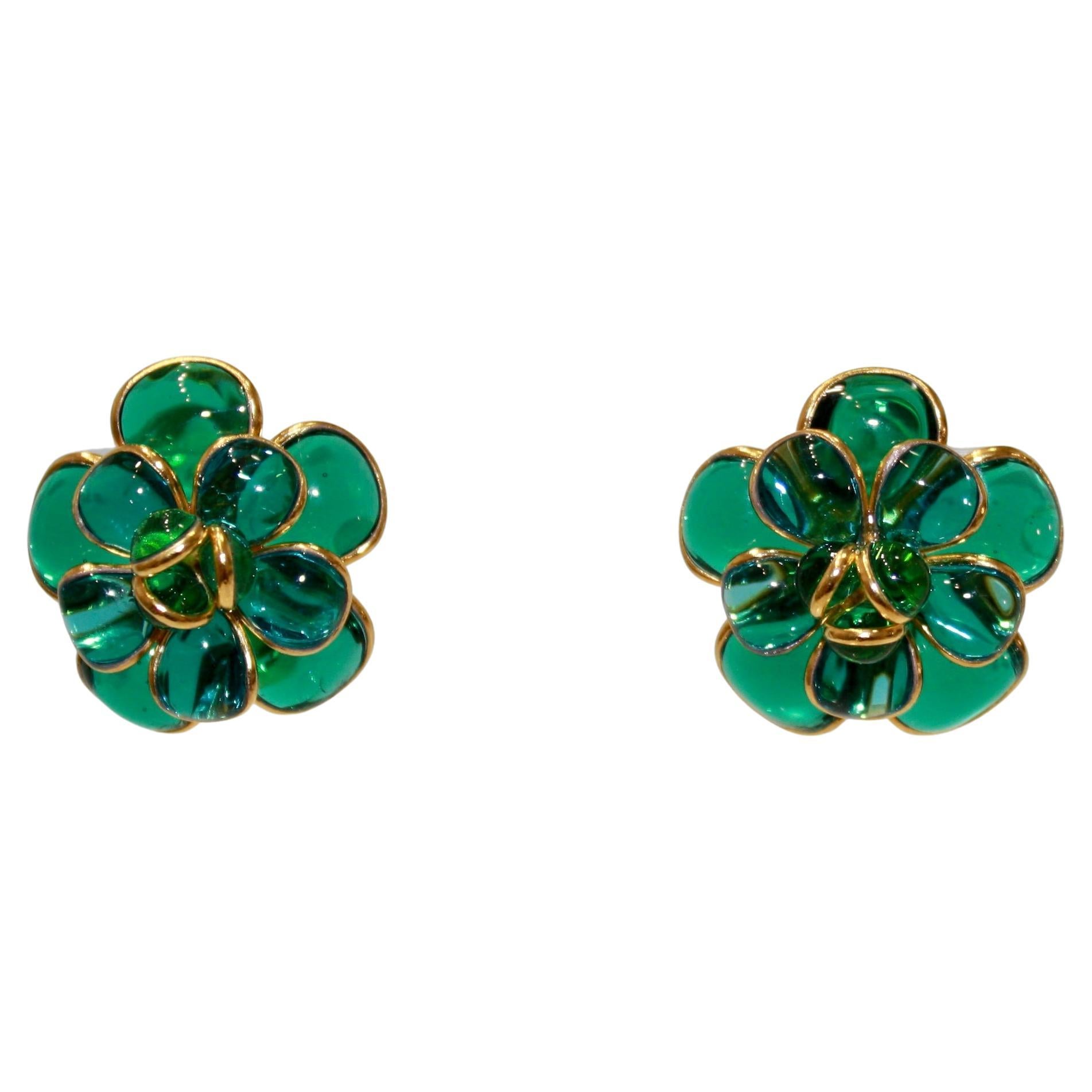 Pate de Verre Camélia Clip Earrings in Green and Blue For Sale