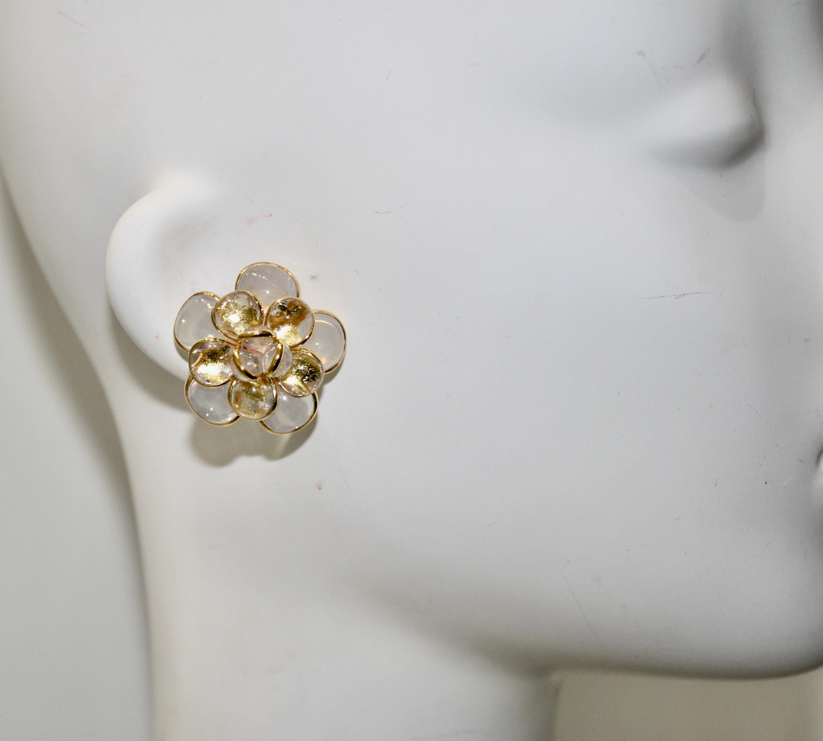 Pate de Verre Clear and Gold Camelia Earrings In New Condition In Virginia Beach, VA