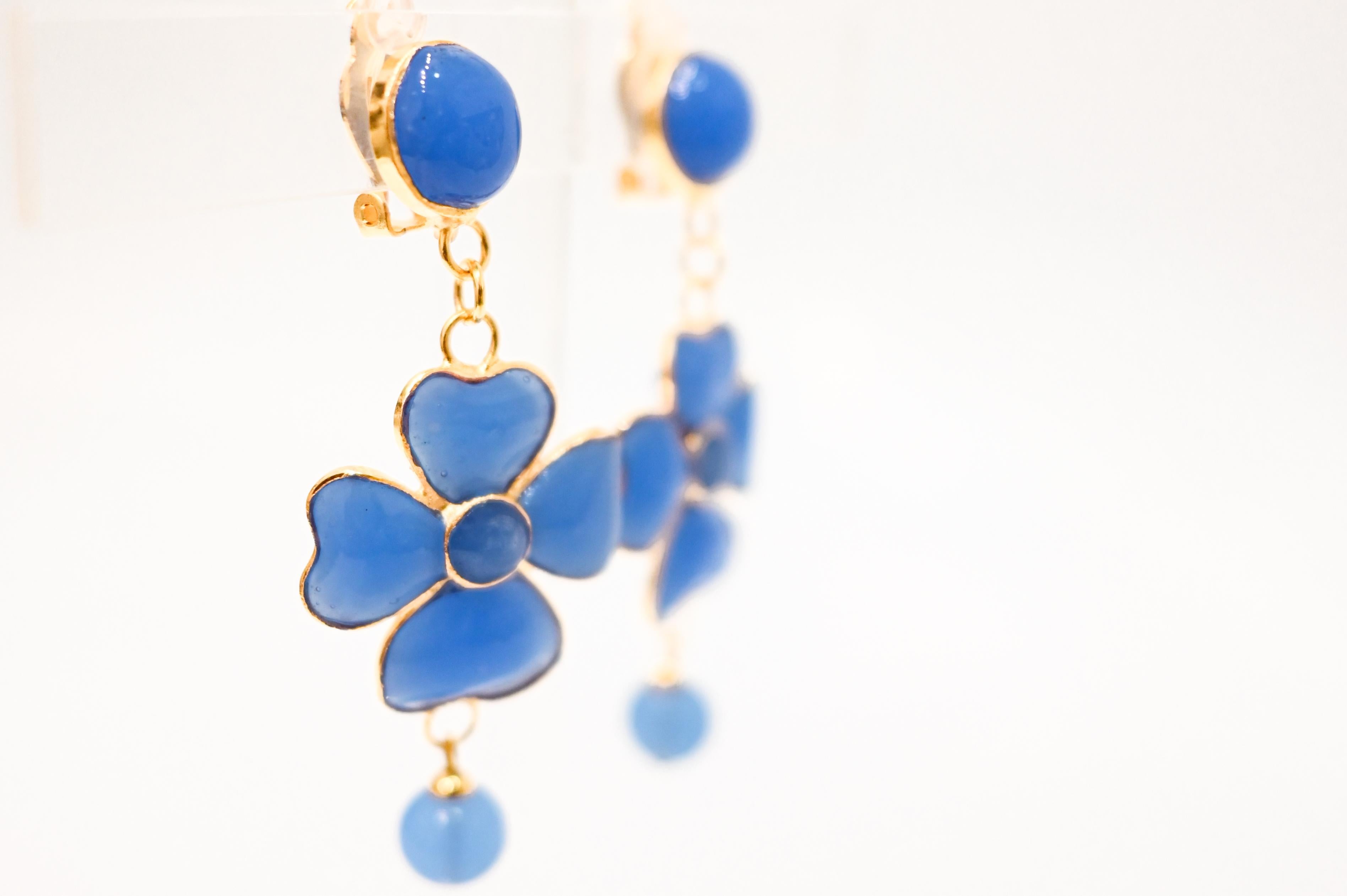 Design by Françoise Montague. Gripoix work by former artisans of the atelier. Clip earrings Gripoix work ( famed pate de verre  for the House of Chanel) was used for these clover drop earrings. Poured glass in purple , gilded brass 

Francoise