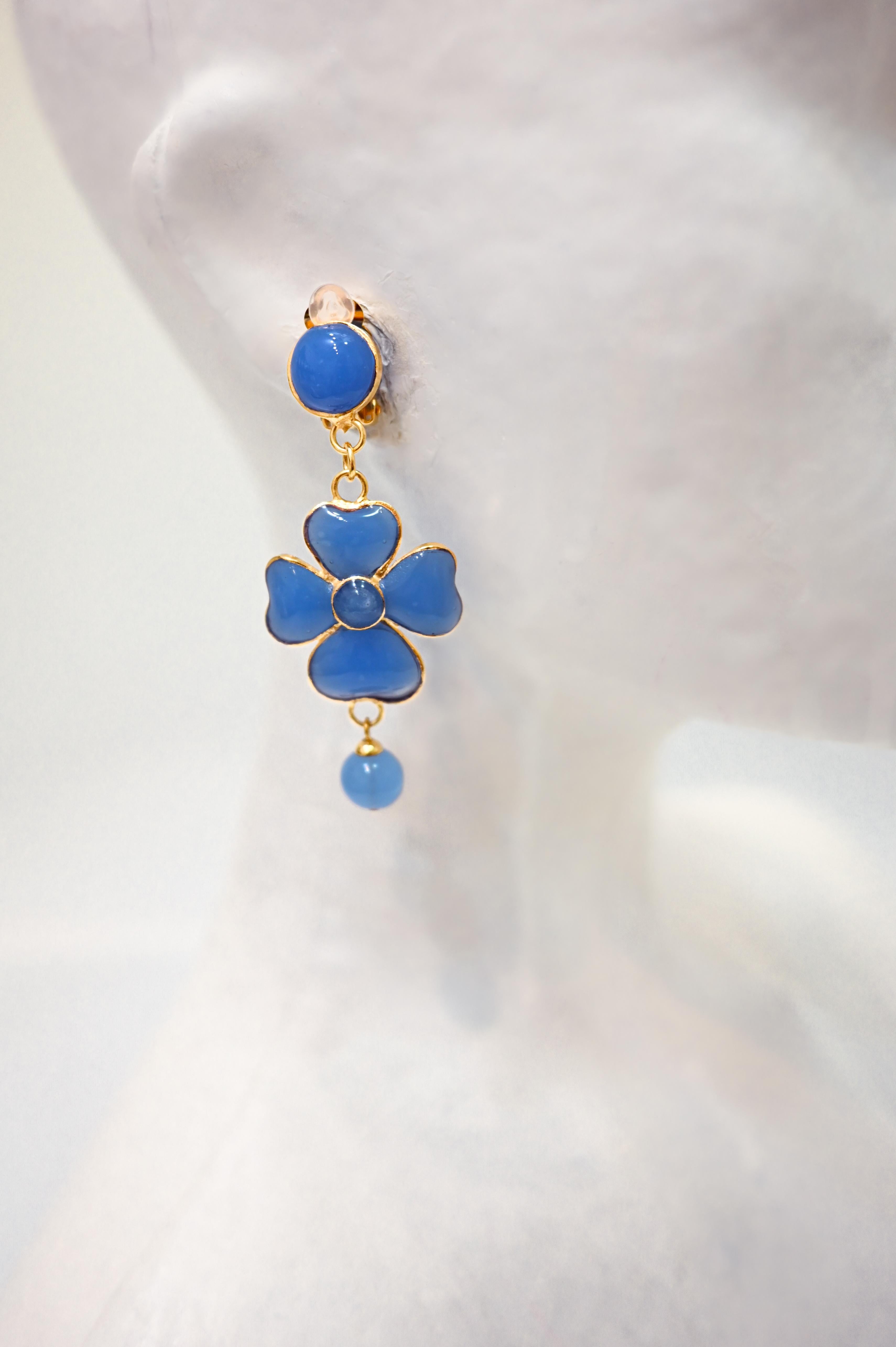Pate de Verre Clover Clip Earrings In New Condition For Sale In Virginia Beach, VA