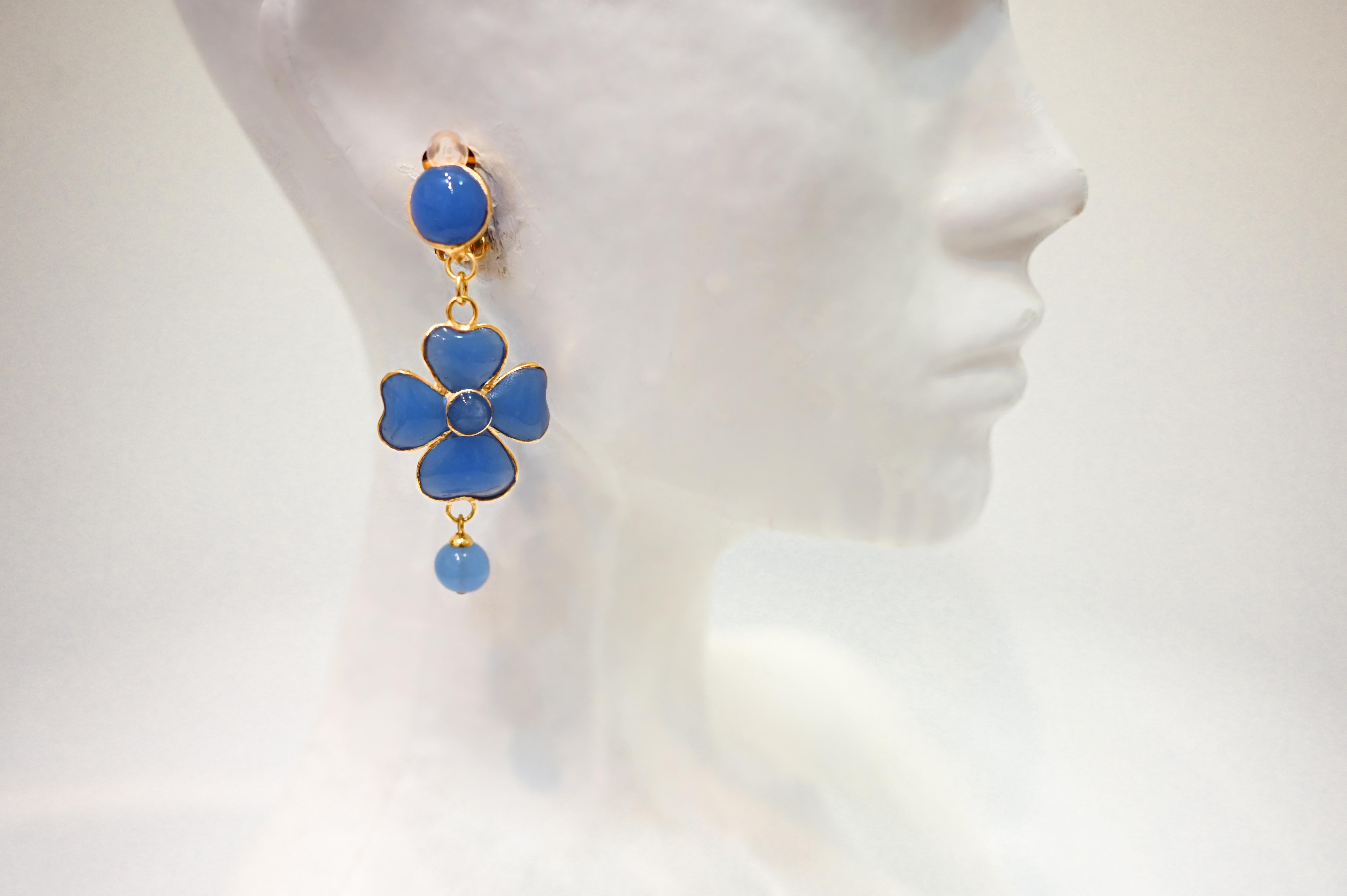 Women's or Men's Pate de Verre Clover Clip Earrings For Sale