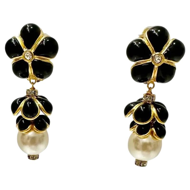 Pate de Verre Clover Clip Earrings For Sale 4