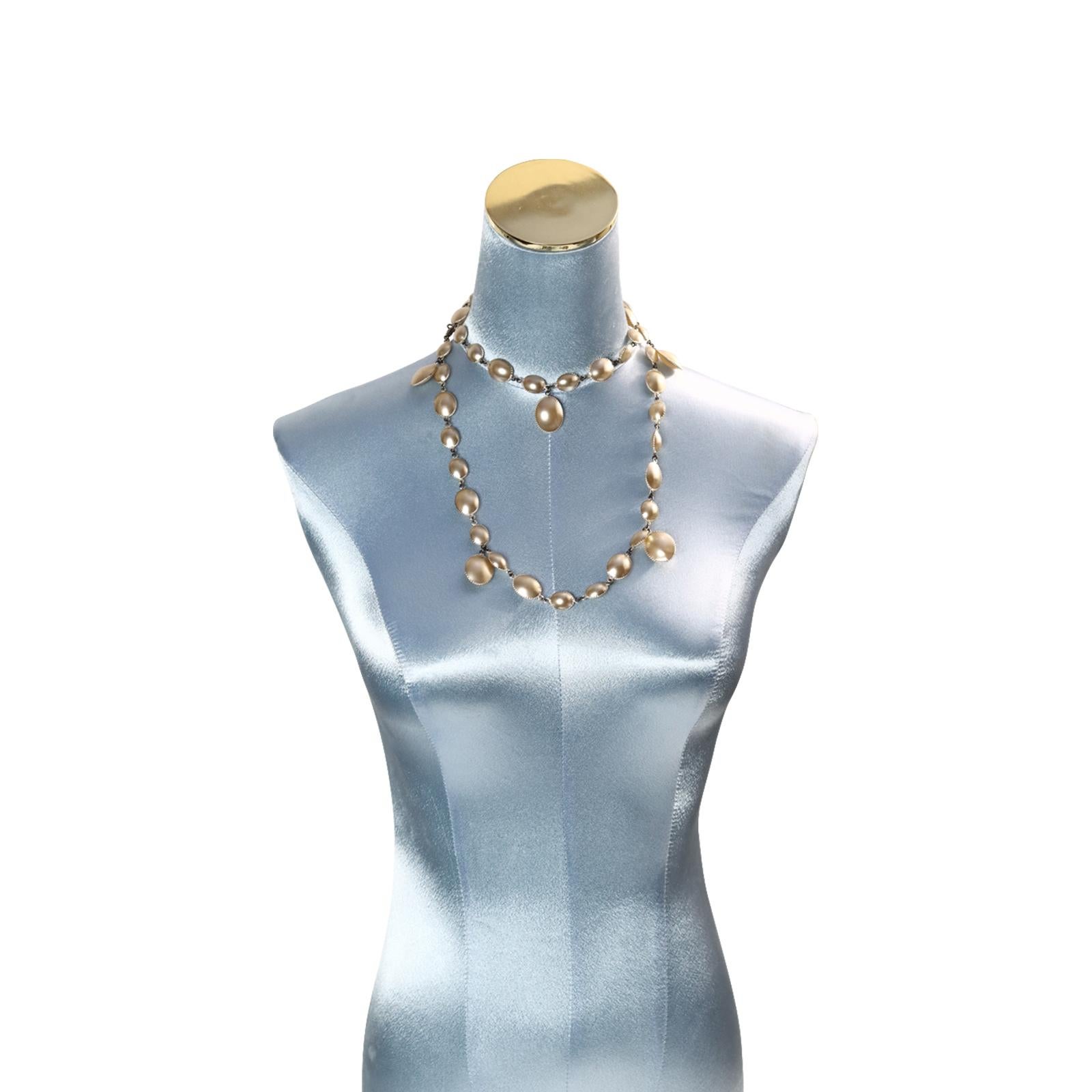 Pate De Verre Dangling Faux Pearl Necklace, circa 2000s In Good Condition For Sale In New York, NY