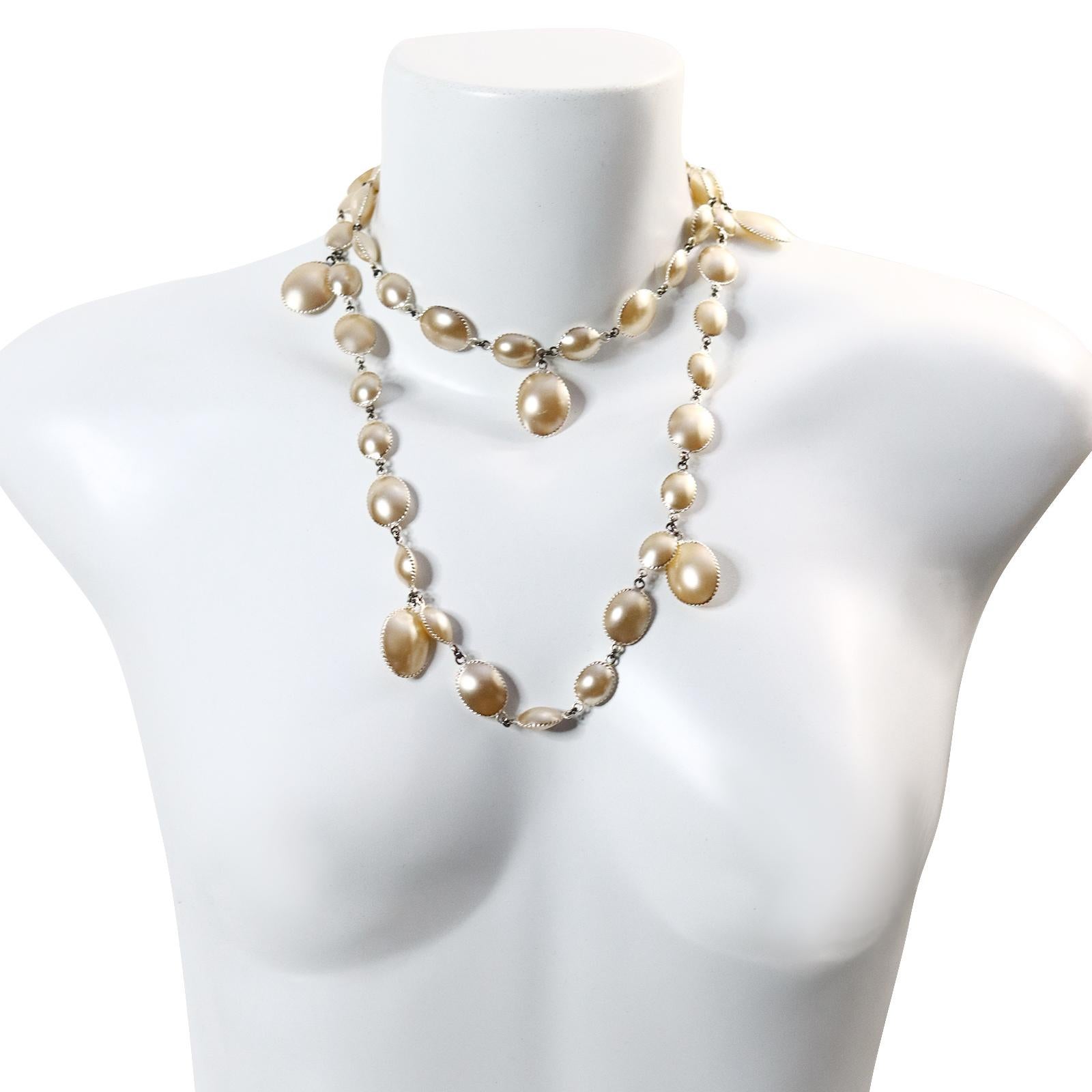 Pate De Verre Dangling Faux Pearl Necklace, circa 2000s For Sale 2