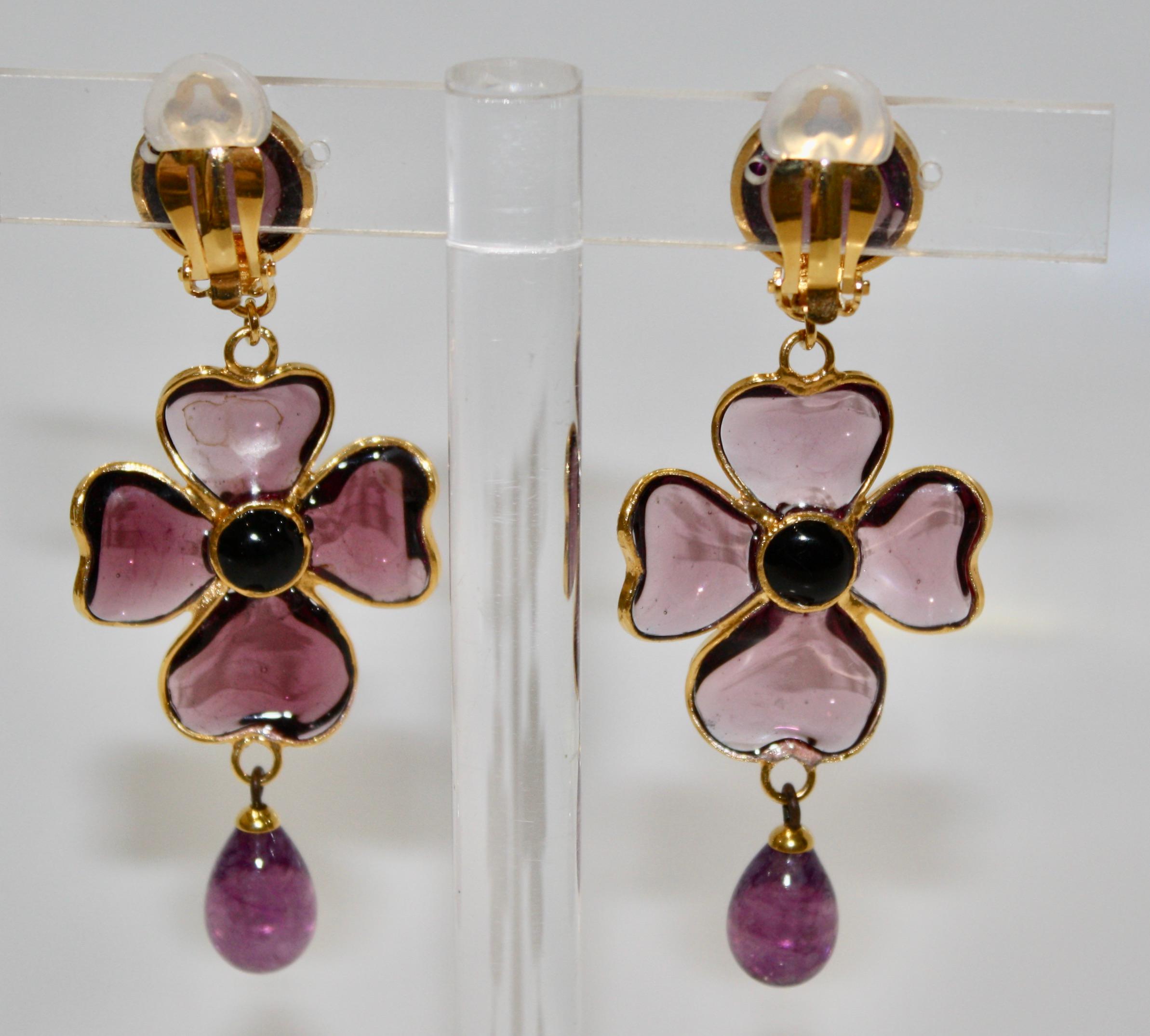 Design by Françoise Montague. Gripoix work by former artisans of the atelier. Clip earrings Gripoix work ( famed pate de verre  for the House of Chanel) was used for these clover drop earrings. Poured glass in purple , gilded brass 
Clip earrings.