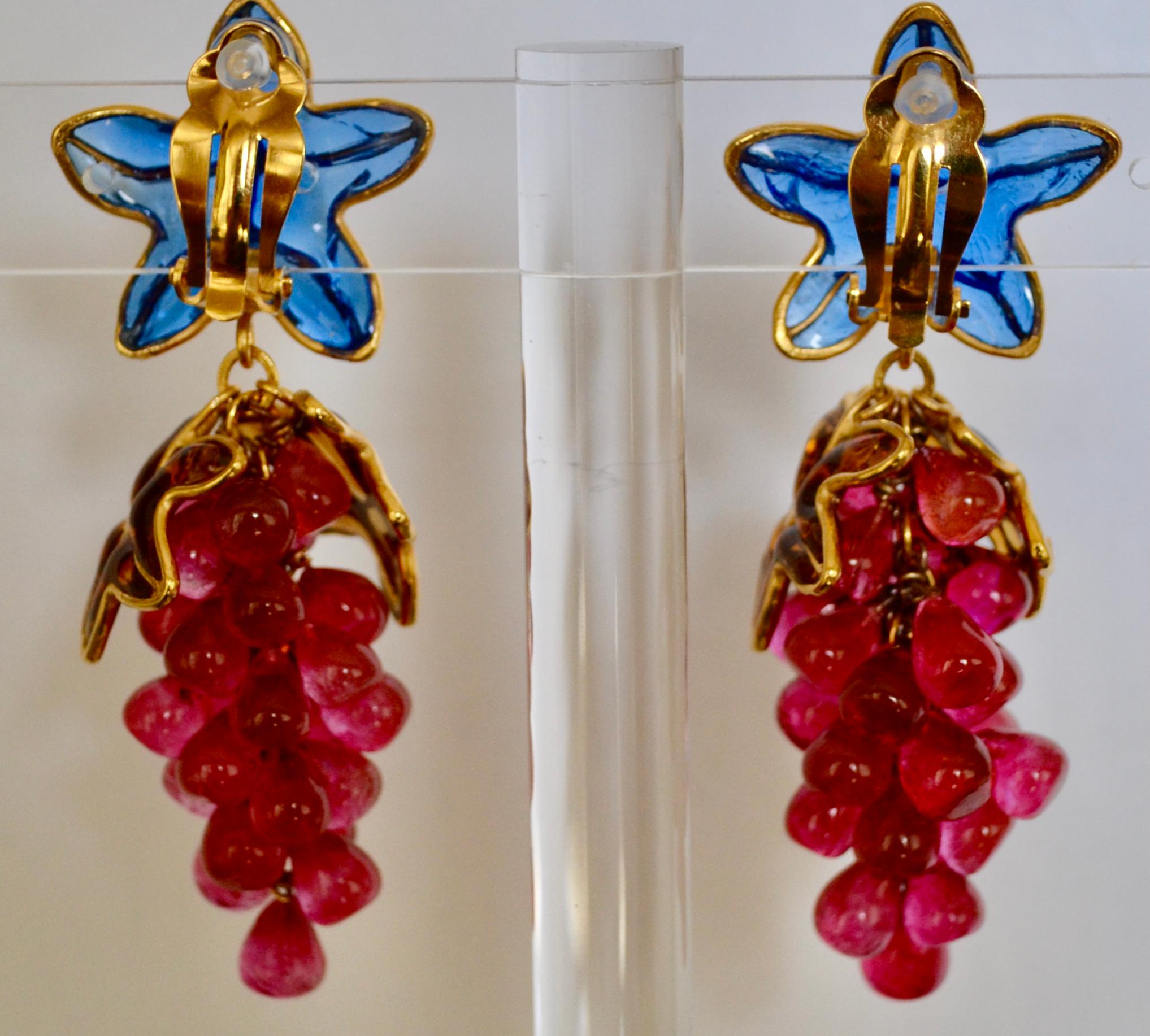 Delicate cascading of fuchsia beads, gold and blue leaves earrings, made in Pate de verre.An intricate process used by the atelier de Gripoix for the House of Chanel.
These earrings were made by former artisans of the atelier of Gripoix. Set on