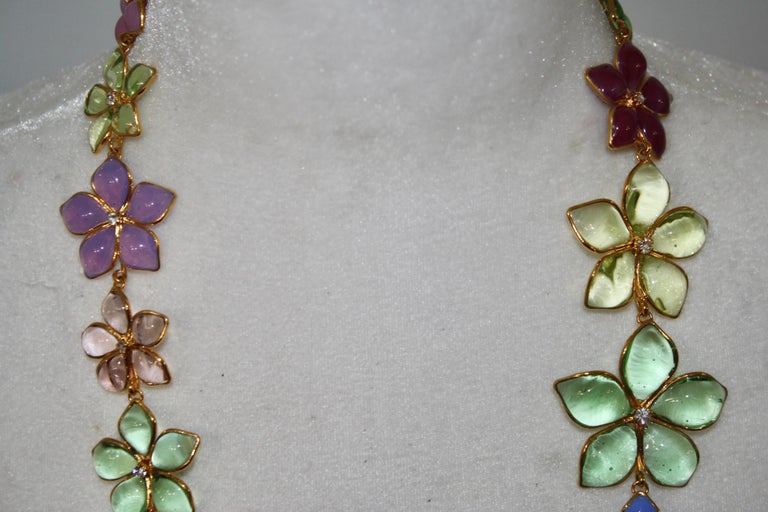 Flower necklace made in Pate de verre or poured glass a process used by the House of GRIPOIX for many Couture  Houses, especially Chanel.
This piece is designed by former artisan of the House of GRIPOIX. 