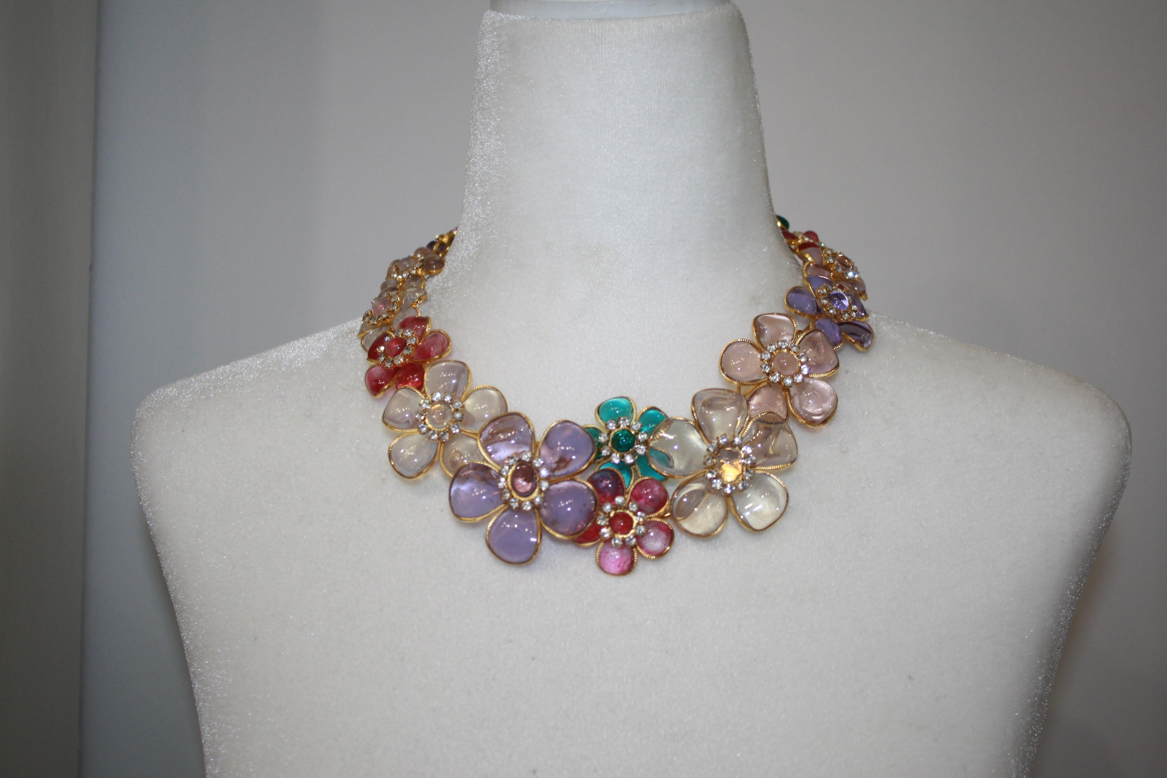 Pate de Verre Multi Flower Chocker 1