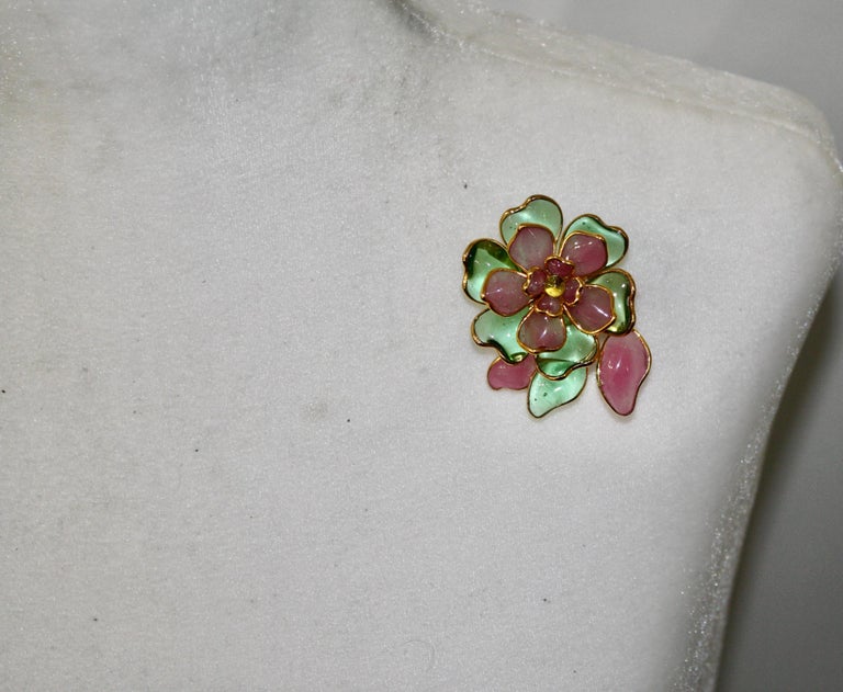 Pate De Verre Pink and Green Flower Brooch In New Condition For Sale In Virginia Beach, VA