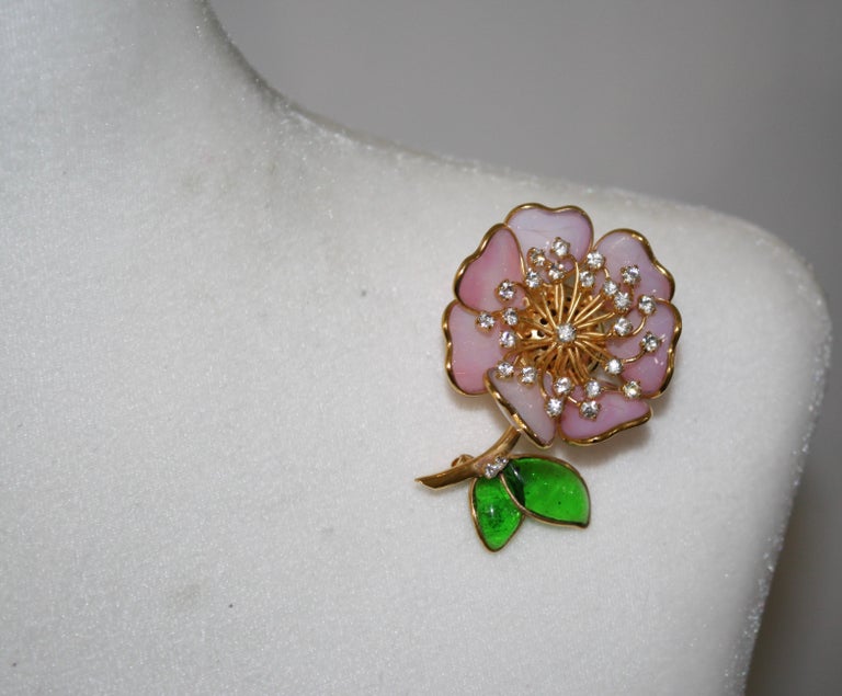 Pate De verre Pink Flower Brooch In New Condition For Sale In Virginia Beach, VA