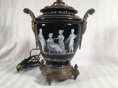 Lampe de table en porcelaine Pate-Sur-Pate avec monture en bronze