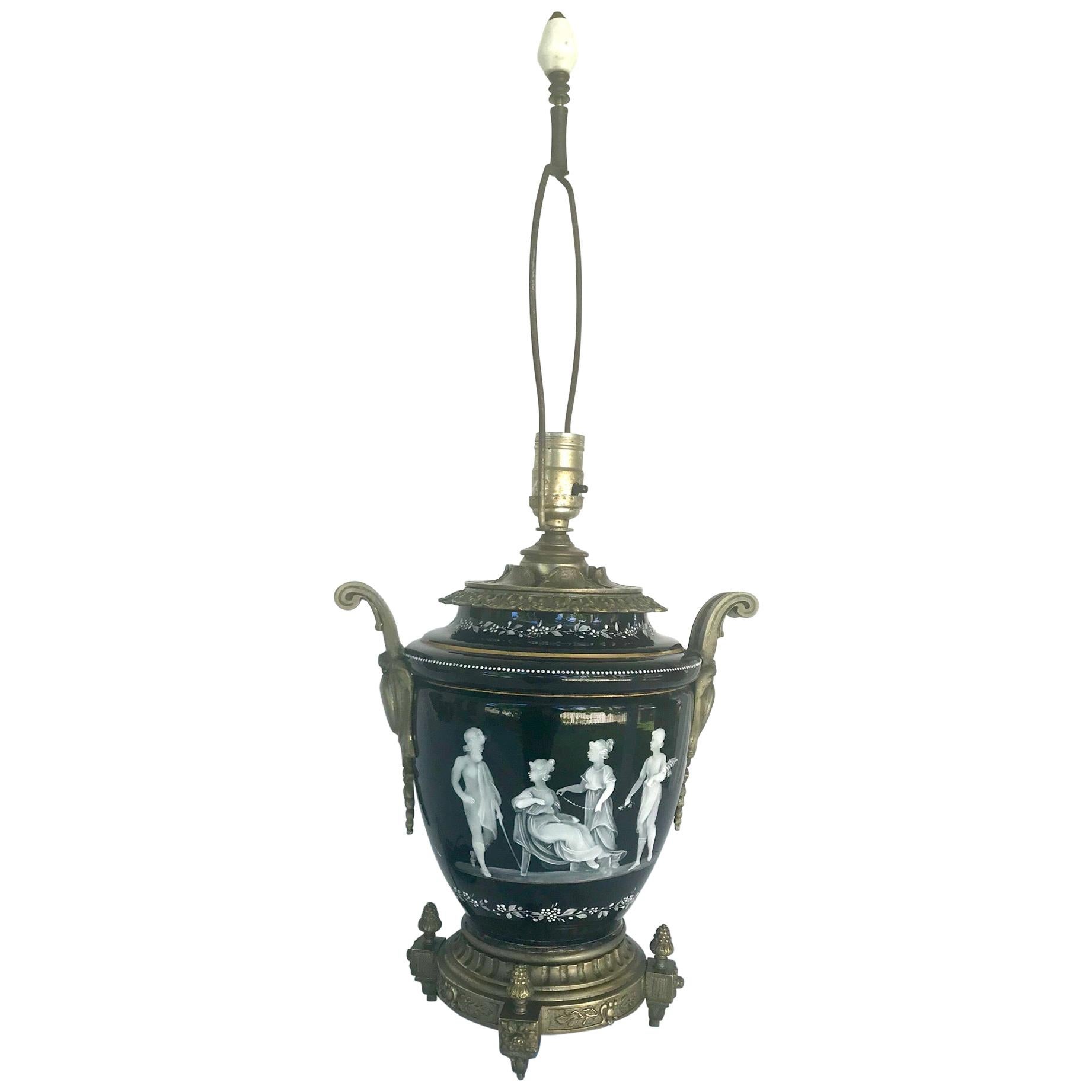 Lampe de bureau en porcelaine Pate-Sur-Pate avec monture en bronze