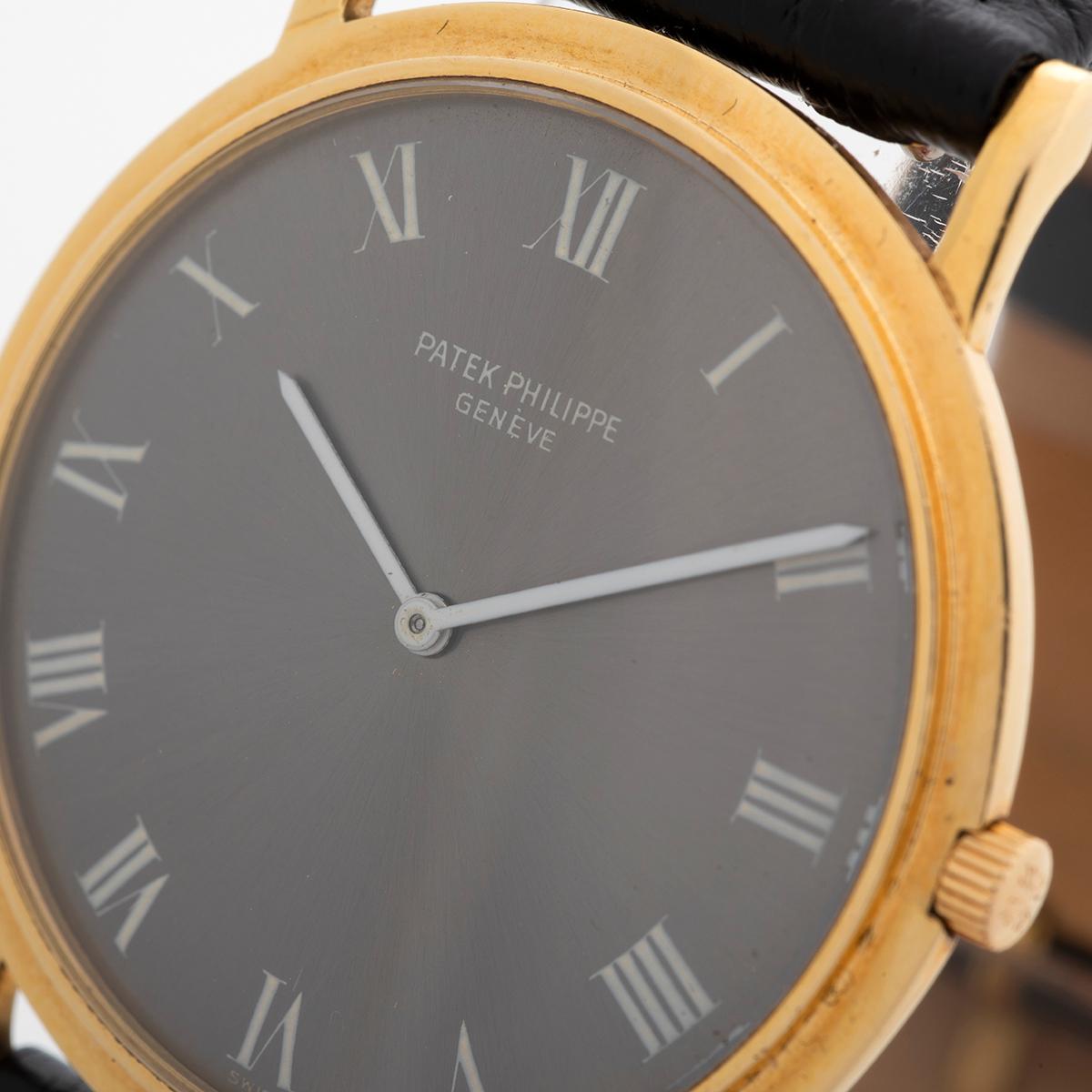 Patek Phiippe Calatrava Wristwatch Ref 3520, Manual, 18ct Yellow Gold, 1960's. For Sale 7