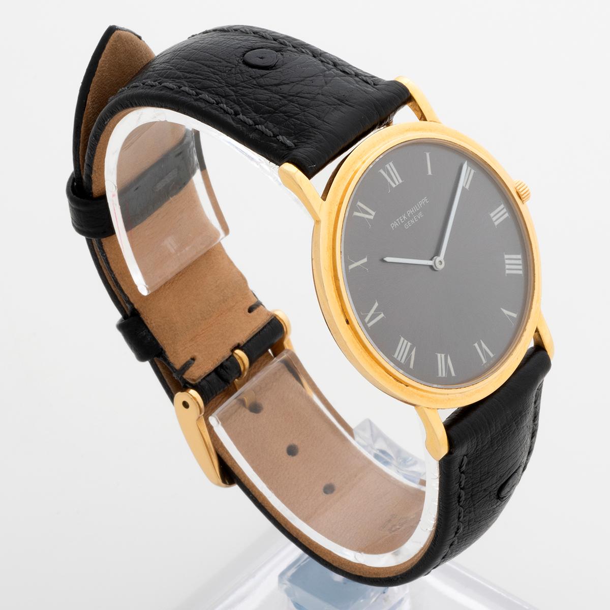 Patek Phiippe Calatrava Wristwatch Ref 3520, Manual, 18ct Yellow Gold, 1960's. In Excellent Condition For Sale In Canterbury, England