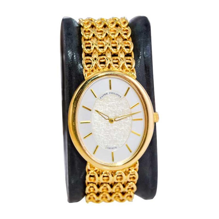 Patek Philippe 18 Karat Gold Men''s Bracelet Watch with Gold Dial, circa  1990s For Sale at 1stDibs