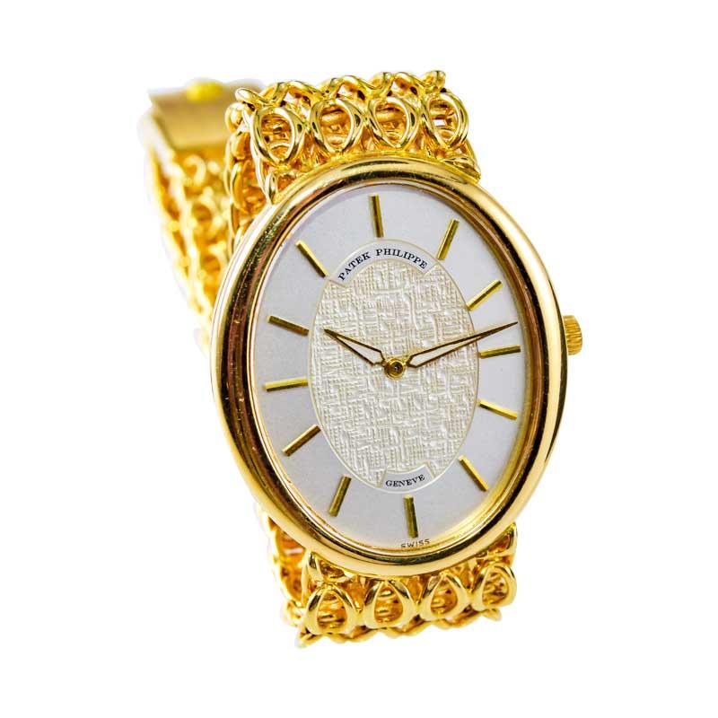 Patek Philippe 18 Karat Gold Men's Bracelet Watch with Gold Dial, from 1973 For Sale 2