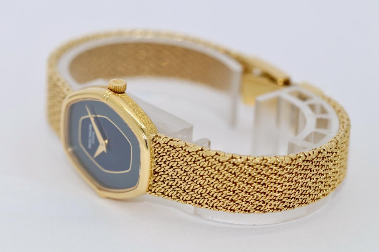 18 Karat Gold Vintage Damenarmbanduhr von Patek Philippe Ref. 4463 mit blauem Zifferblatt im Angebot 3