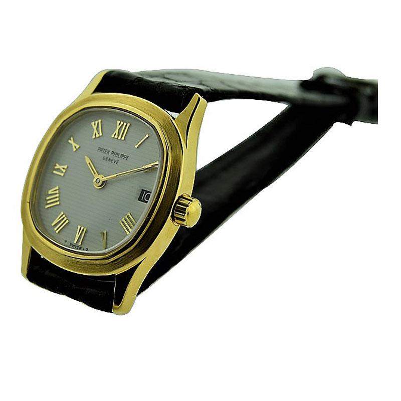 Patek Philippe 18 Karat Ladies Quartz Nautilus Style Strap Watch, circa 1990s In Excellent Condition In Long Beach, CA