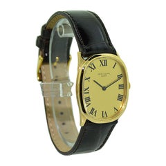 Patek Philippe 18 Karat Yellow Gold Art Deco Oval Shaped Wrist Watch from 1974