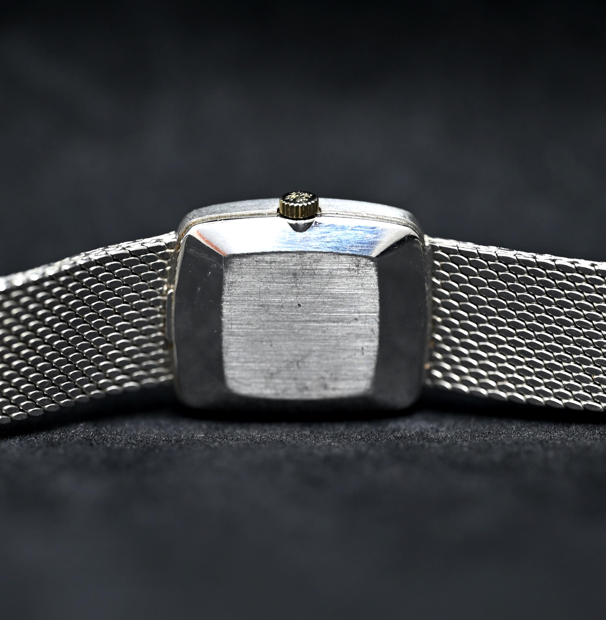 Patek Philippe 18K WG Lady Ellipse 4107 Armbanduhr mit Handaufzug und blauem Zifferblatt 1