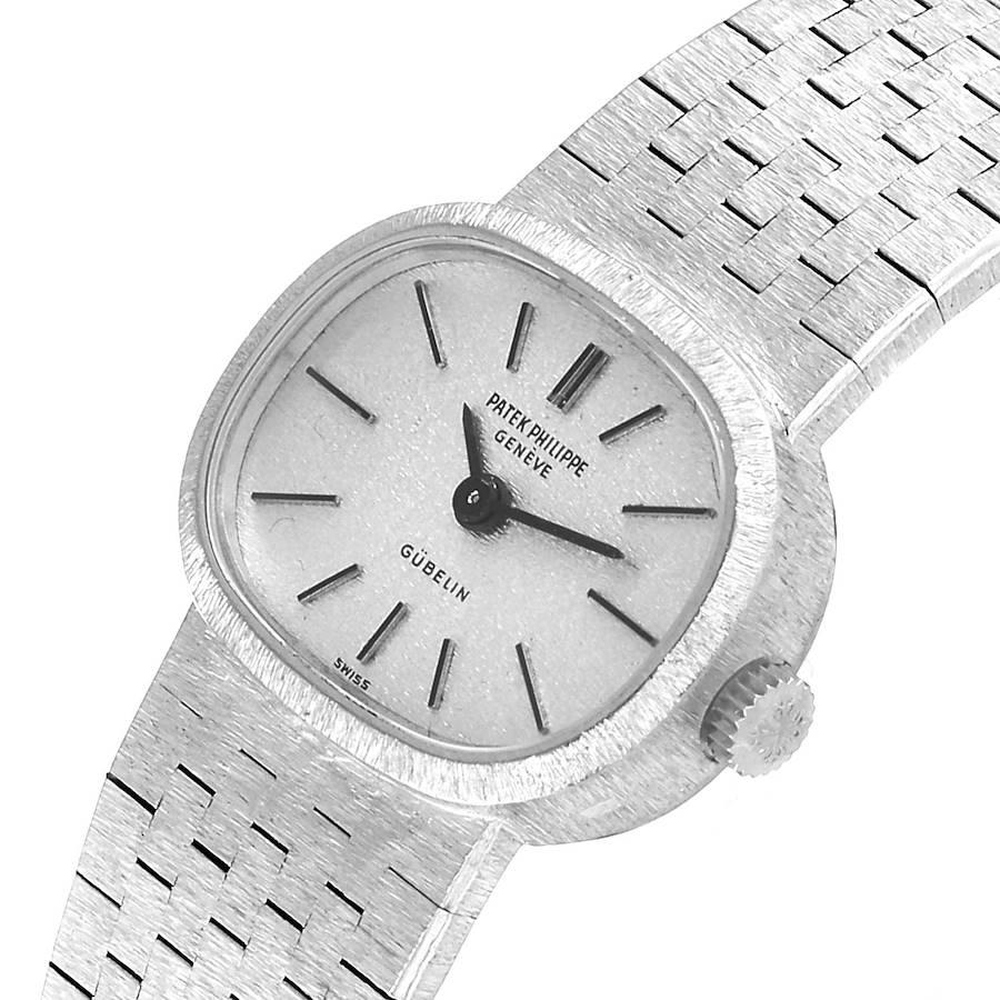Cocktail-Damenuhr von Patek Philippe, 18 Karat Weißgold Silber Zifferblatt 3373 im Angebot 2