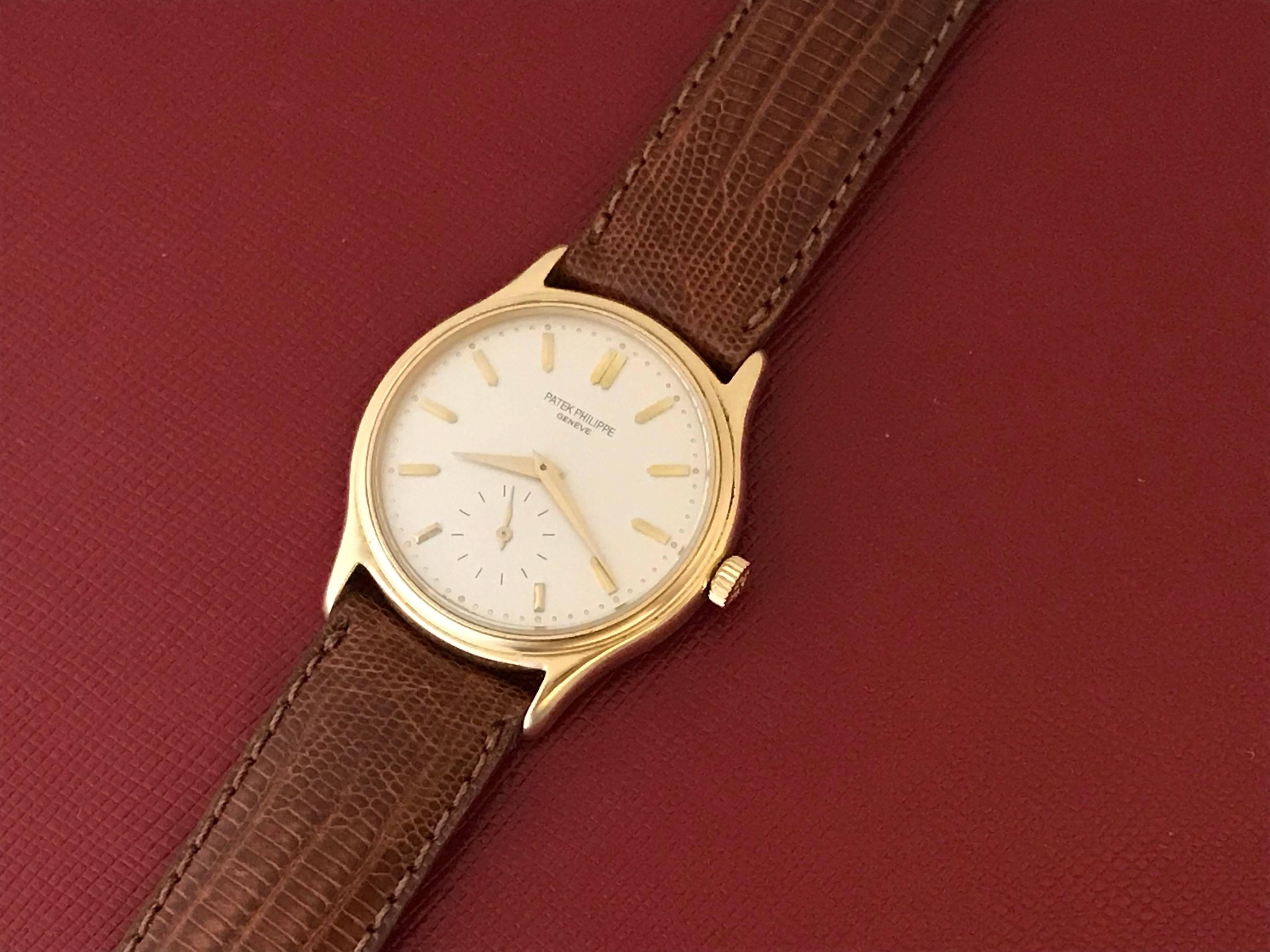 Contemporary Patek Philippe 18k Yellow Gold Calatrava Manual Wristwatch Ref 3923