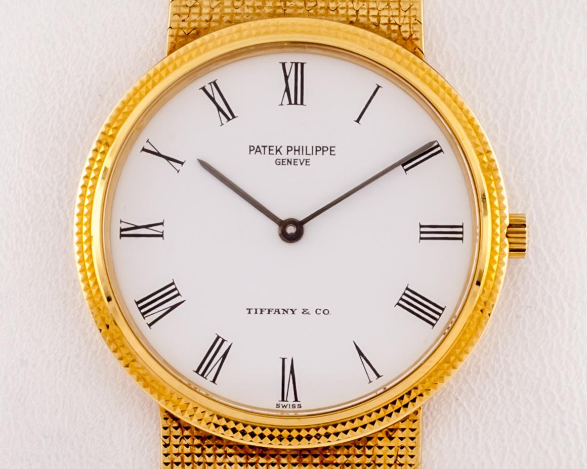 Patek Philippe 18k Yellow Gold Calatrava Men's Quartz Watch w/ Box 3954

Model: Patek Philippe Calatrava

Model Number: 3954

Serial Number: 2855550

18k Yellow Gold Case
33 mm in Diameter (34 mm w/ Crown)

Lug-to-Lug Distance = 31 mm

Lug-to-Lug