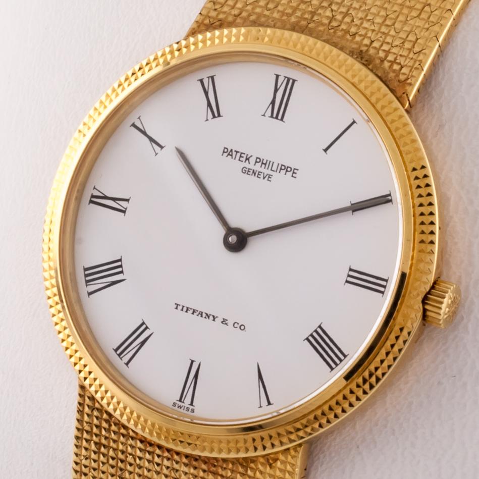 Patek Philippe 18 Karat Yellow Gold Calatrava Men's Quartz Watch with Box 3954 In Good Condition In Sherman Oaks, CA