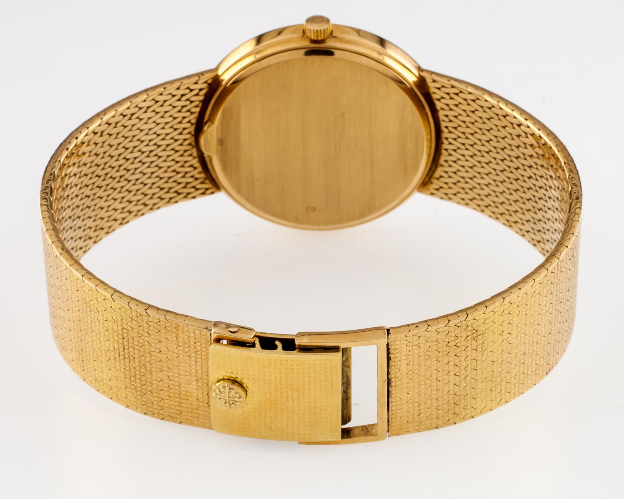 Patek Philippe 18 Karat Yellow Gold Calatrava Men's Quartz Watch with Box 3954 In Good Condition In Sherman Oaks, CA