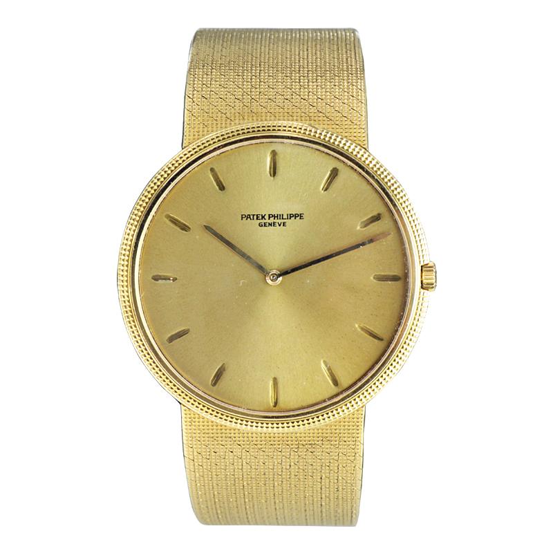 FACTORY / HOUSE: Patek Philippe & Cie. 
STYLE / REFERENCE: Dress Bracelet Style / Reference Number 3586
METAL / MATERIAL: 18kt Yellow Gold
CIRCA / YEAR: 1971
DIMENSIONS / SIZE: 35mm
MOVEMENT / CALIBER: Manual Winding / 36 Jewels / Cal.28265
DIAL /