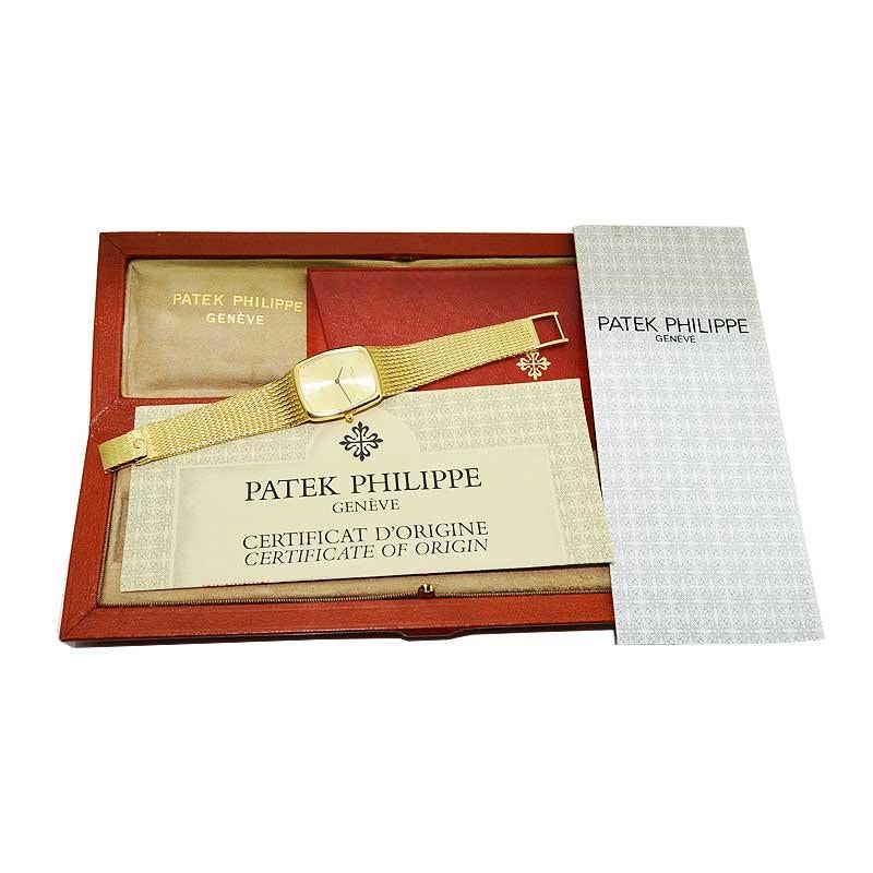 Patek Philippe 18Kt. Gold Quartz Bracelet Watch from 1981 with Original Document 7