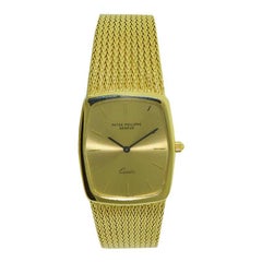 Retro Patek Philippe 18Kt. Gold Quartz Bracelet Watch from 1981 with Original Document