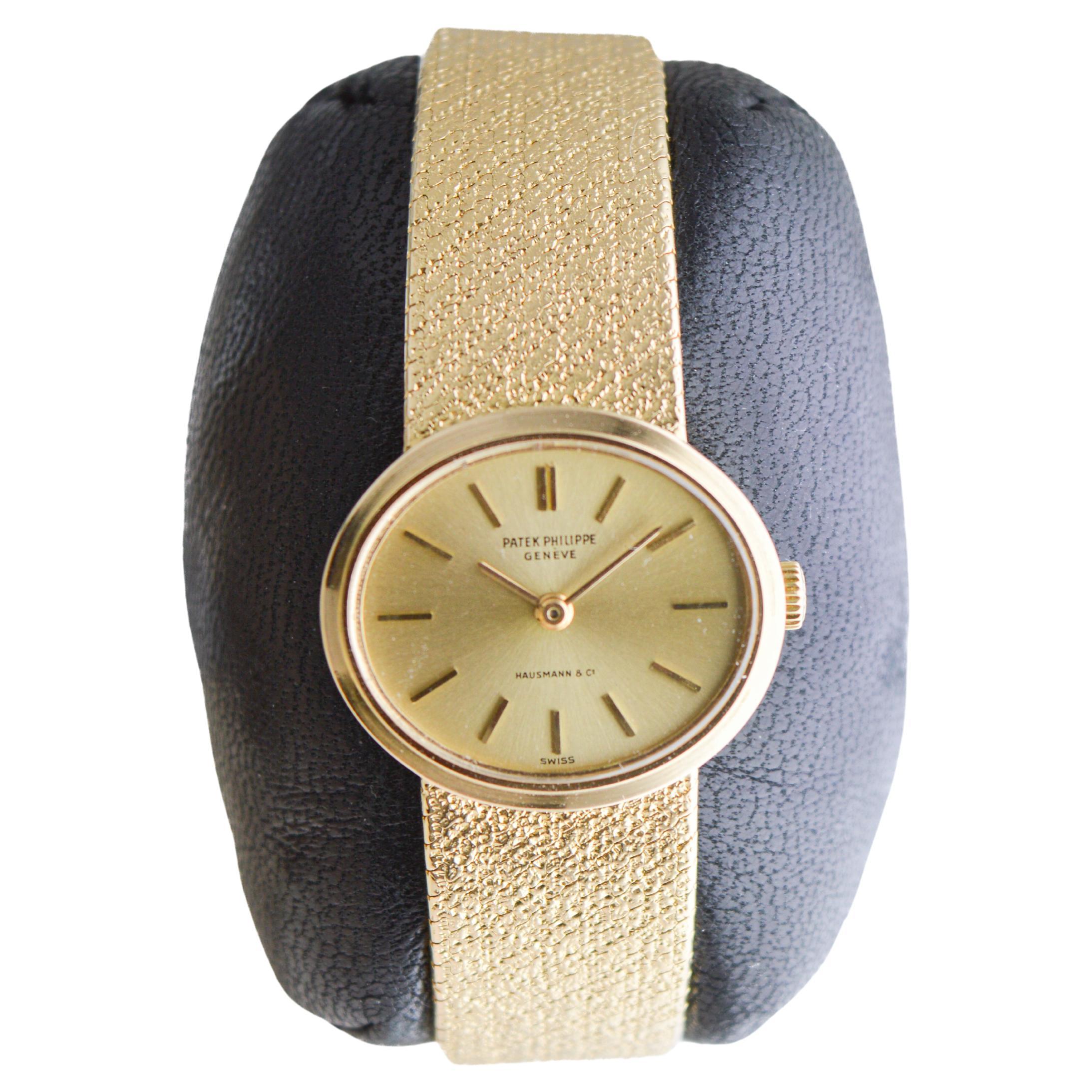 Patek Philippe 18Kt Solid Gold Dress Watch circa 1970's In Excellent Condition For Sale In Long Beach, CA