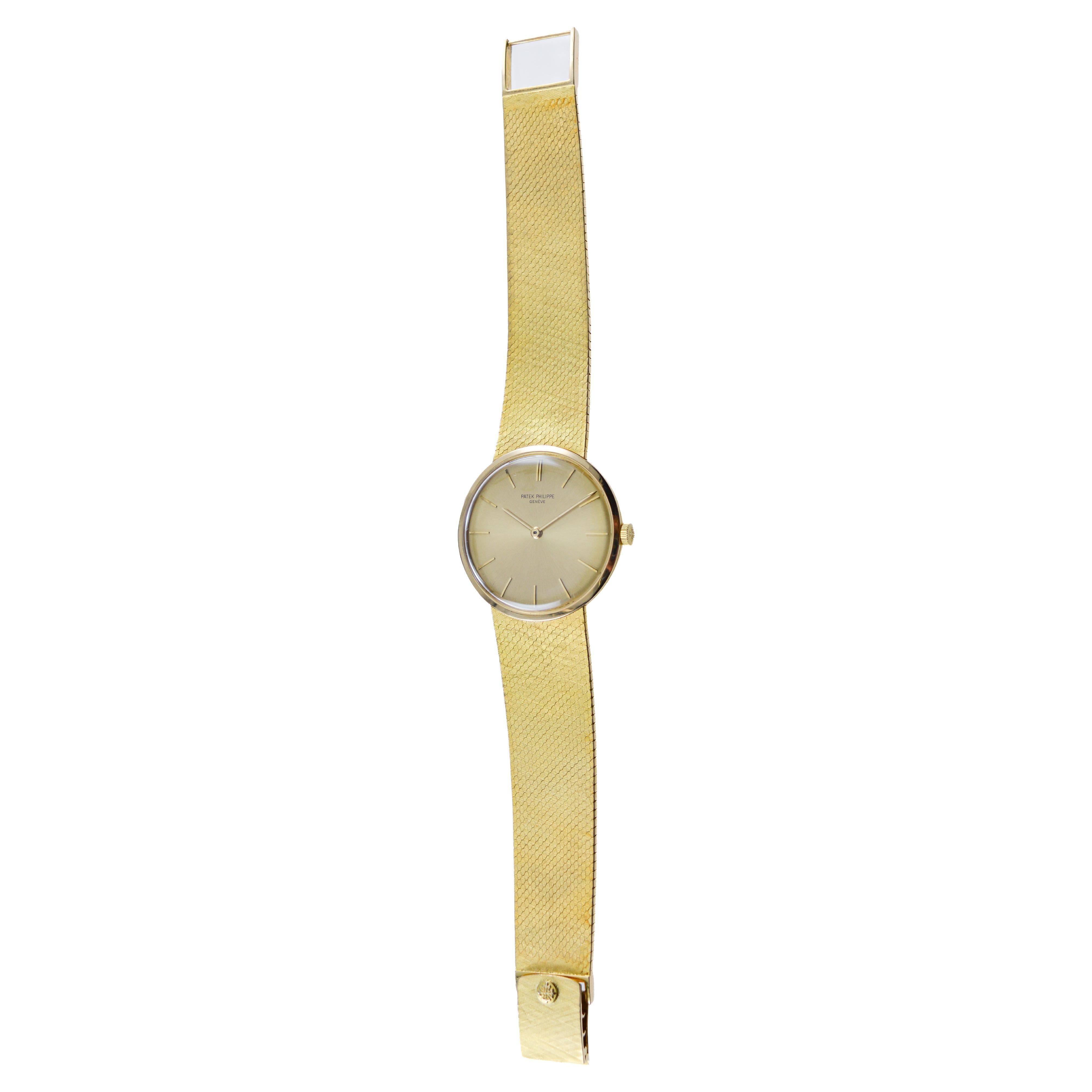 Women's or Men's Patek Philippe 18Kt Solid Gold Dress Watch with Original Dial and Bracelet 1960 For Sale