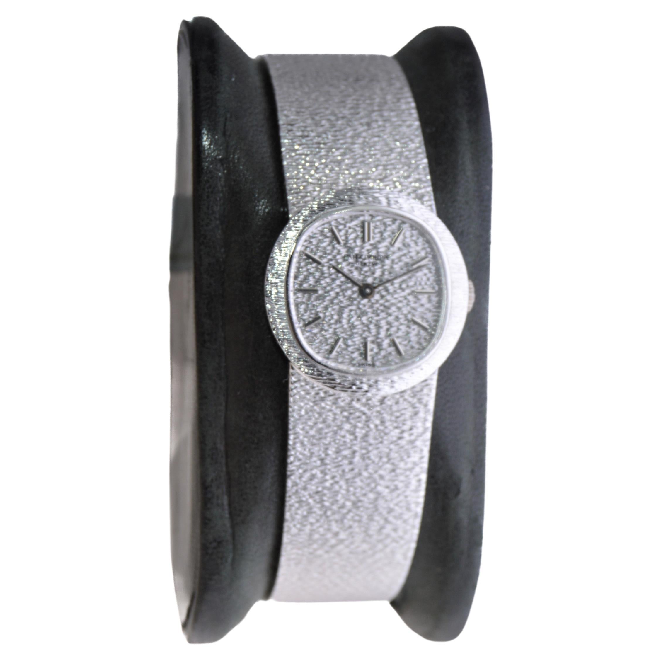Women's Patek Philippe 18Kt. Solid Gold Ladies Dress Bracelet Watch with For Sale