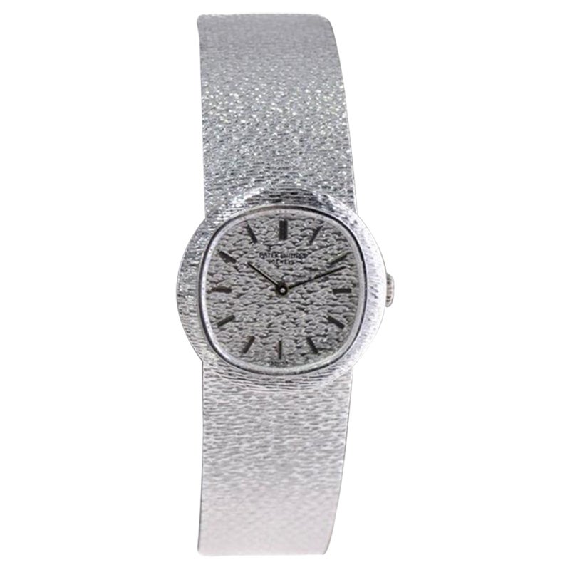 Patek Philippe 18 carats Montre bracelet pour dames en or massif avec  en vente