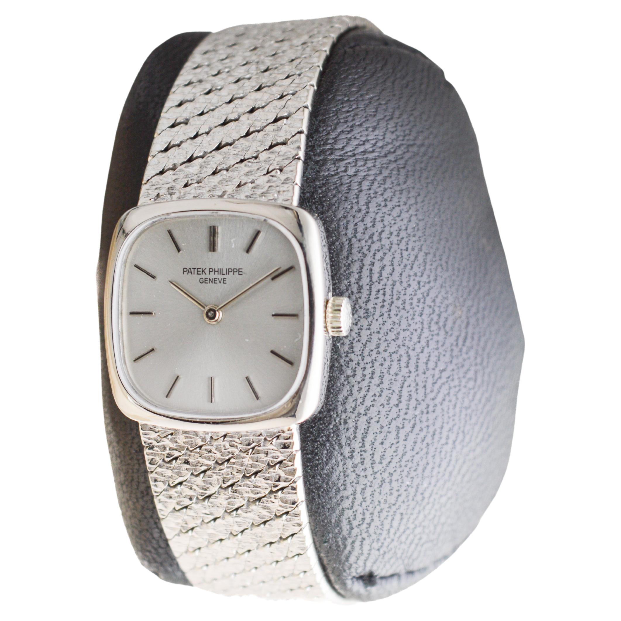 Patek Philippe 18Kt Solid White Gold Ladies Dress Watch circa 1970's In Excellent Condition For Sale In Long Beach, CA