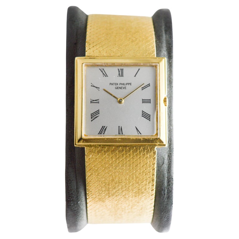 Patek Philippe 18Kt Solid Yellow Gold Dress Watch circa 1980's For Sale at  1stDibs