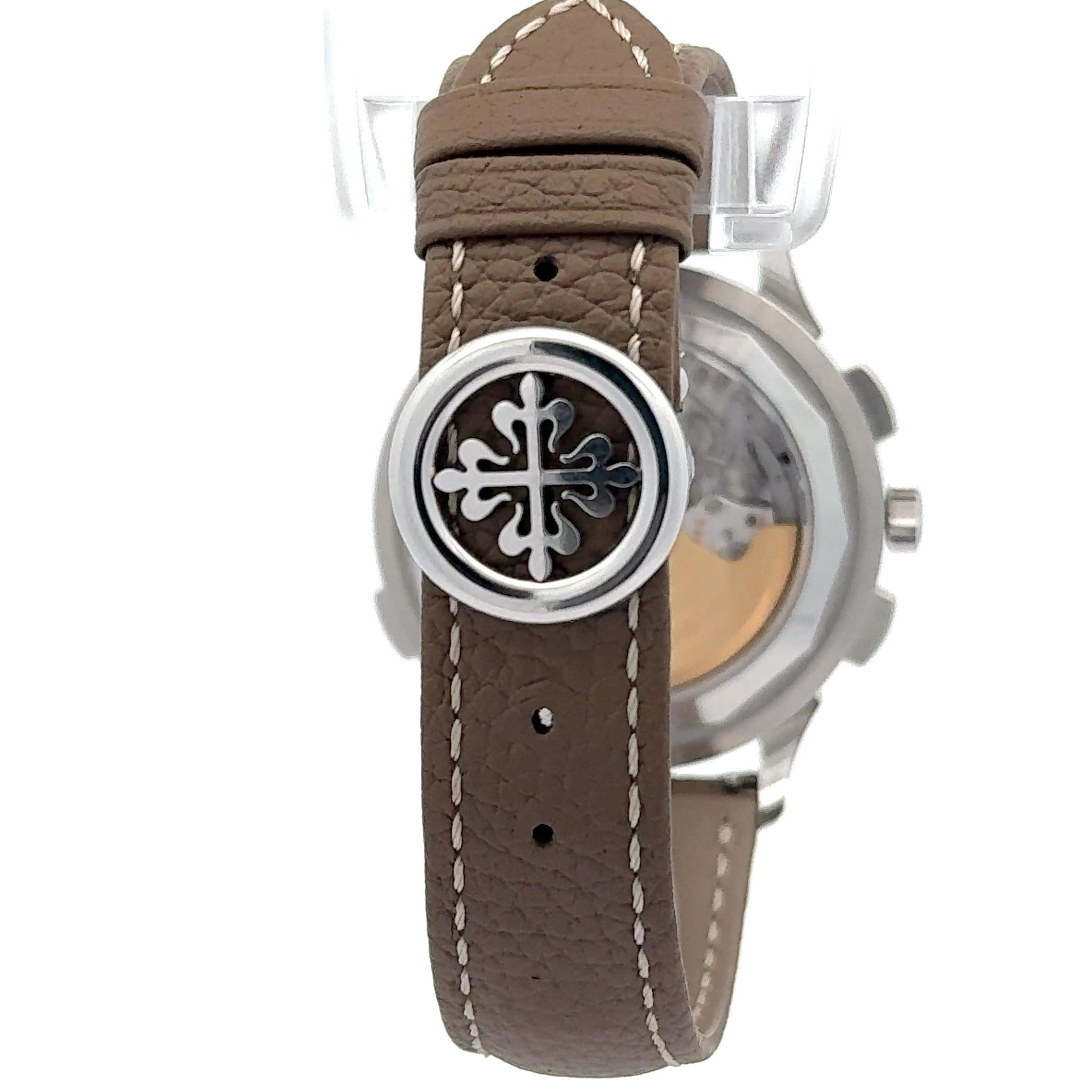 Patek Philippe 2023 Weltzeit Komplikationen 5935A-001 Uhr w / Papiere im Zustand „Gut“ im Angebot in Palm Beach, FL