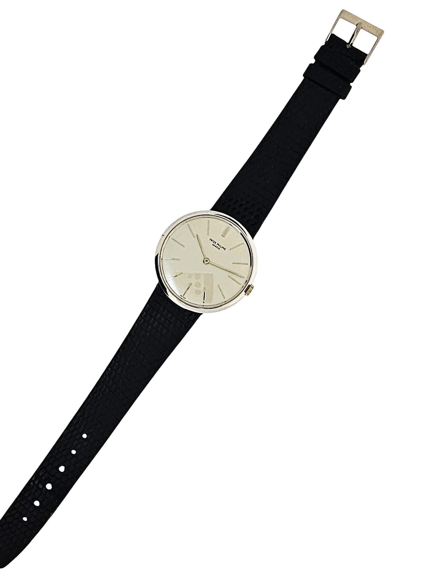 Montre Patek Philippe 2591G Calatrava boîtier 35 mm cornes centrales Circa 1959 Unisexe en vente