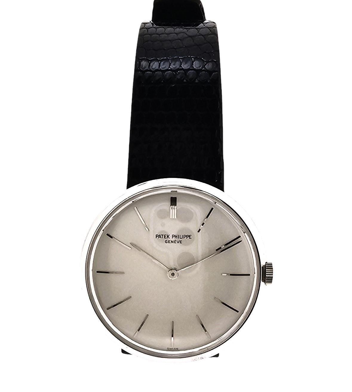 Montre Patek Philippe 2591G Calatrava boîtier 35 mm cornes centrales Circa 1959 en vente 3