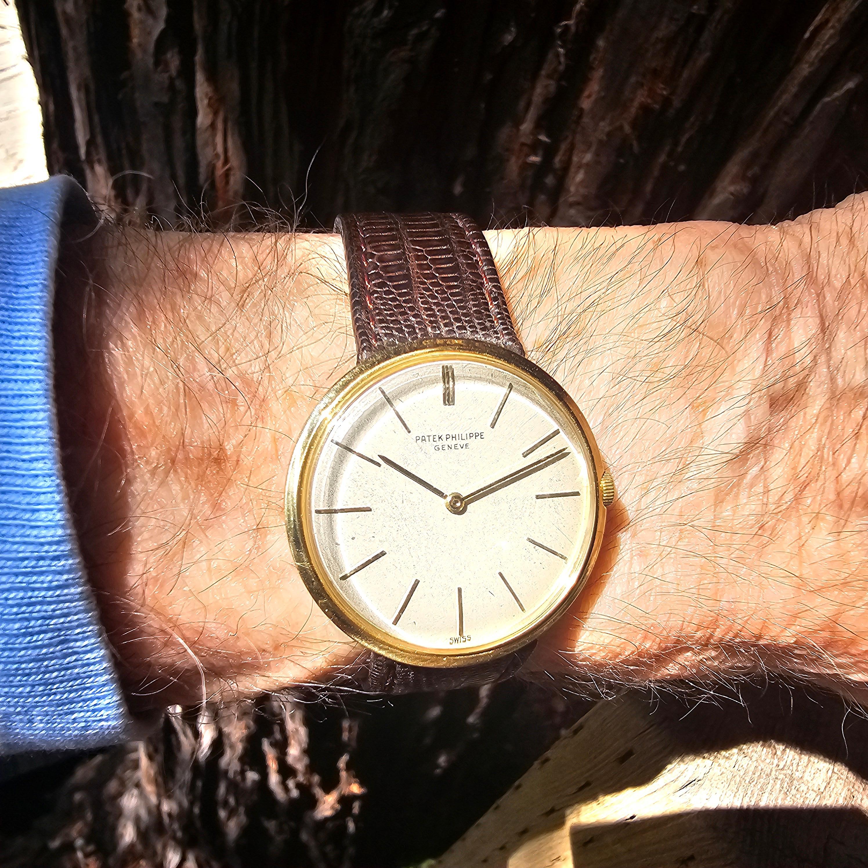 Introduction:
Patek Philippe 2591J Calatrava.  The watch is made in 18 Karat yellow gold and measures 35mm.  The watch was made in the mid 1962, it comes with a silver cream dial, raised gold hour markers.  The watch is fitted with a 23-300 18-jewel