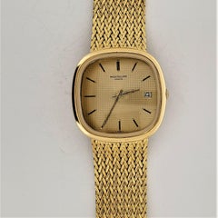 Patek Philippe Montre-bracelet automatique en or de forme coussin 3604/2 avec bracelet en or, 1977