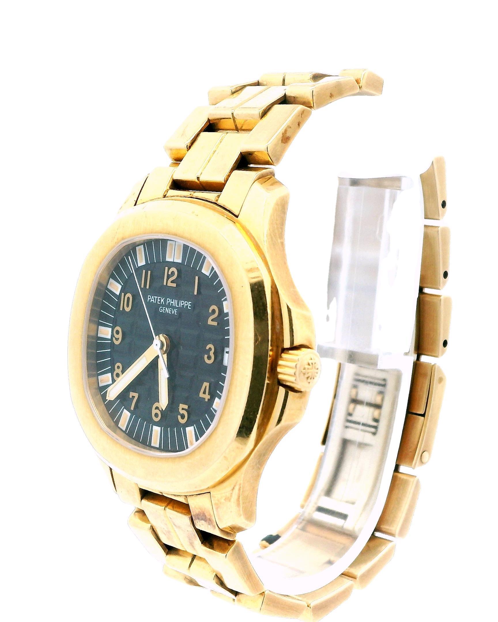 Patek Philippe 5065/1 Aquanaut 18K Yellow Gold W/Archives Unpolished In Excellent Condition For Sale In Great Neck Plaza, NY