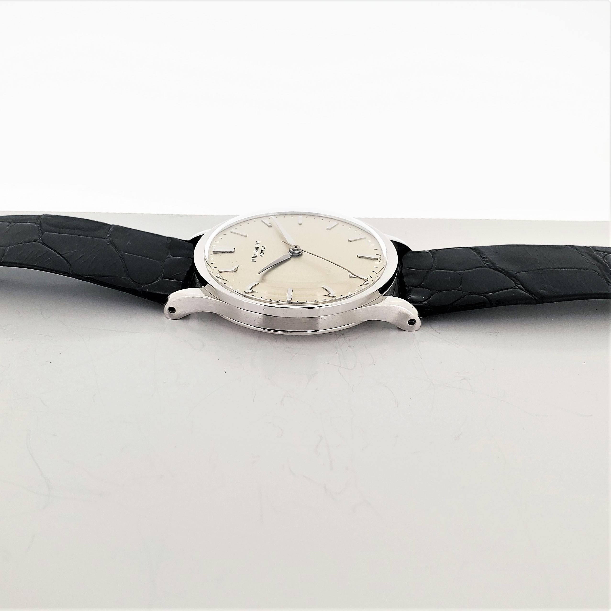 Patek Philippe 570G Calatrava Watch 35.5mm Circa 1968 In Excellent Condition For Sale In Santa Monica, CA