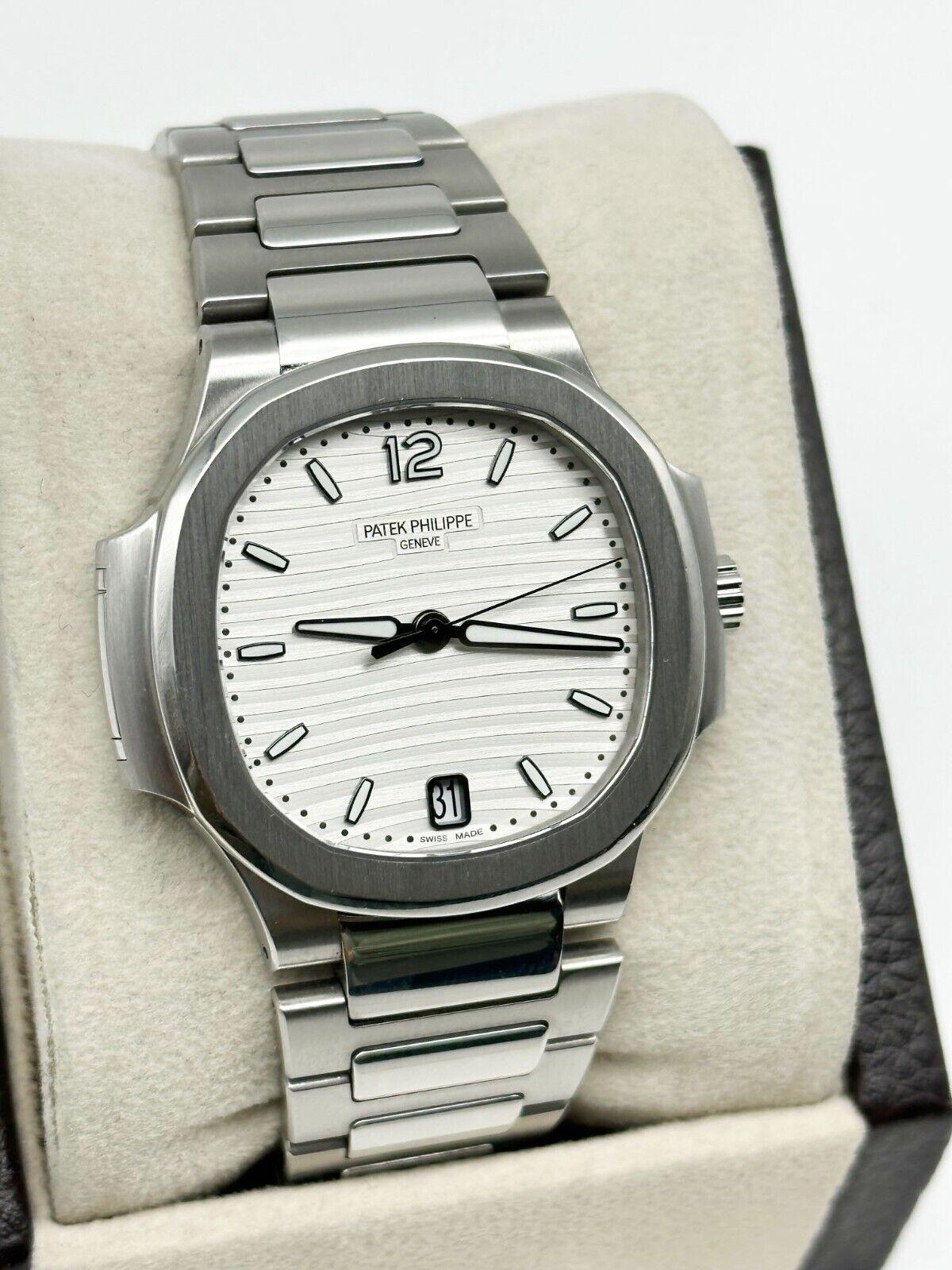 Patek Philippe 7118/1A-010 Ladies Nautilus Caja de acero inoxidable Papel en Excelente Estado en San Diego, CA